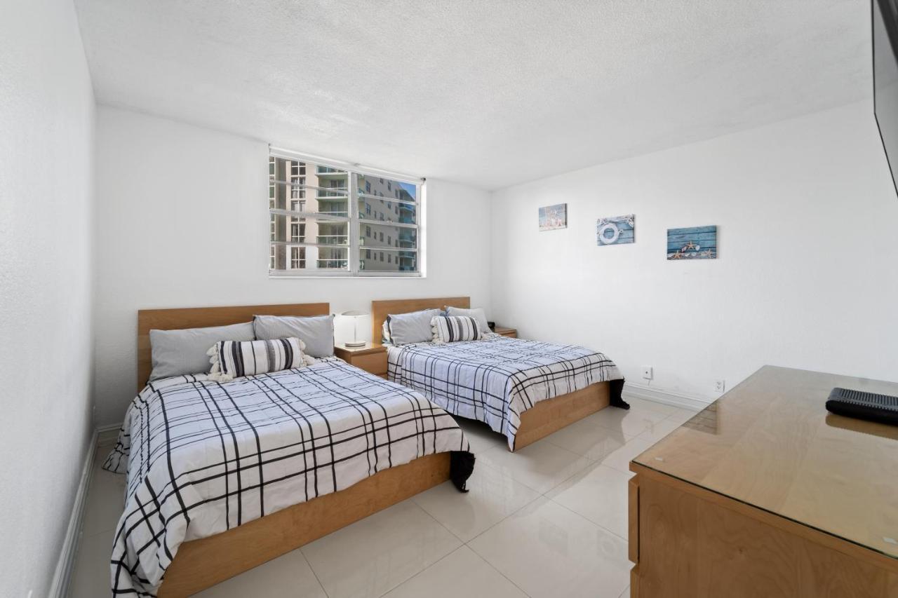 Luxury Beachfront Condo Private Beach Access, Pool & Game Room!!! Hollywood Eksteriør bilde